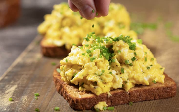 Äggröra - Krämig och lyxig äggröra - Recept | Pågen